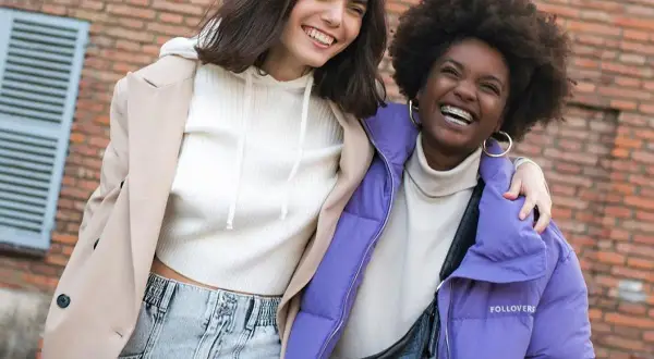 Bershka: Kto stoi za marką? Fenomen mody dla młodych
